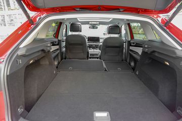 Dung tích cốp của xe đạt 540L, đủ dùng cho những chuyến du lịch dài ngày.