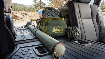  Hàng ghế sau có thể gập lại theo tỷ lệ 6:4 để mở rộng khoang hành lý