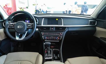 Nội thất KIA Optima 2022 sử dụng nhiều chất liệu cao cấp