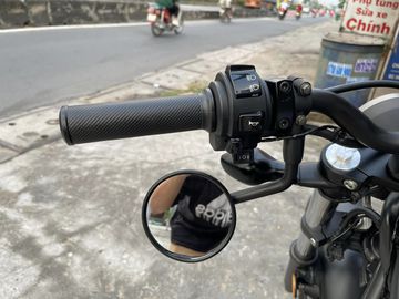 Phía bên trái tay lái, từ trên xuống lần lượt là nút chỉnh đèn pha/cốt/passing