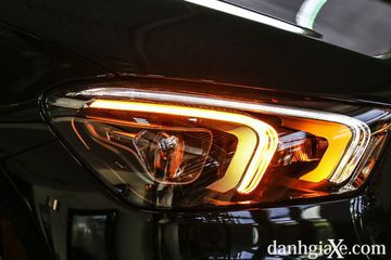 Cụm đèn trước và đèn hậu nhỏ gọn với đồ họa LED sắc nét