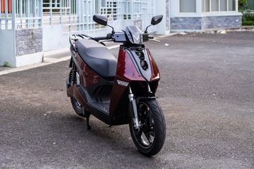 Theon S có vóc dáng nhỏ nhắn hơn, giúp di chuyển linh hoạt ở khu vực có mật độ giao thông đông đúc