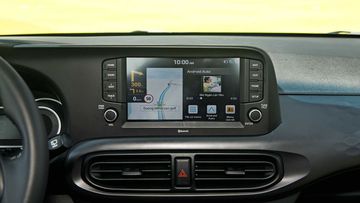 Màn hình giải trí trung tâm là loại AVN cảm ứng 8 inch tích hợp hệ thống định vị dẫn đường