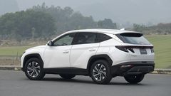 Hyundai Tucson 2023 mang một thiết kế thân xe với những đường nét góc cạnh