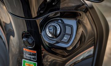 Hệ thống khóa Smartkey tiếp tục là điểm nhấn nổi bật trên Yamaha Janus 2024