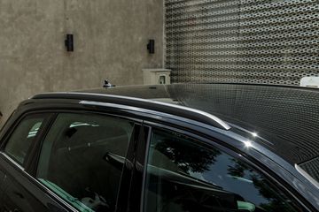 Audi Q7 2025 phiên bản S line cũng có giá nóc được sơn đen thể thao