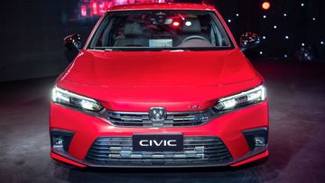 Đầu xe Honda Civic 2022 vẫn giữ phong cách thể thao, nhưng các chi tiết liền mạch hơn
