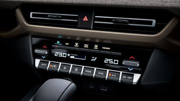 Mitsubishi Xforce 2024 trang bị điều hòa tự động 2 vùng độc lập trên 2 phiên bản Premium và Ultimate