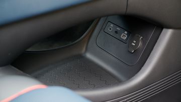 Hệ thống cổng sạc BYD Atto 3 2024 cũng khá đa dạng