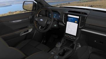 Hình ảnh nội thất Everest Wildtrak sẽ bán ở Việt Nam được chia sẻ bởi đại lý Ford.