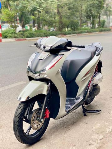Honda SH 160i 2024 là một trong những mẫu xe tay ga cao cấp và sang trọng của Honda
