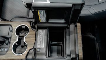 Hộc đựng đồ, đựng cốc tiện lợi