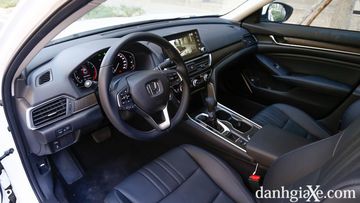 So sánh nhanh Honda Accord 2020 và Toyota Camry 2020 17 danhgiaxe.com honda accord 2020 39 090600 153644