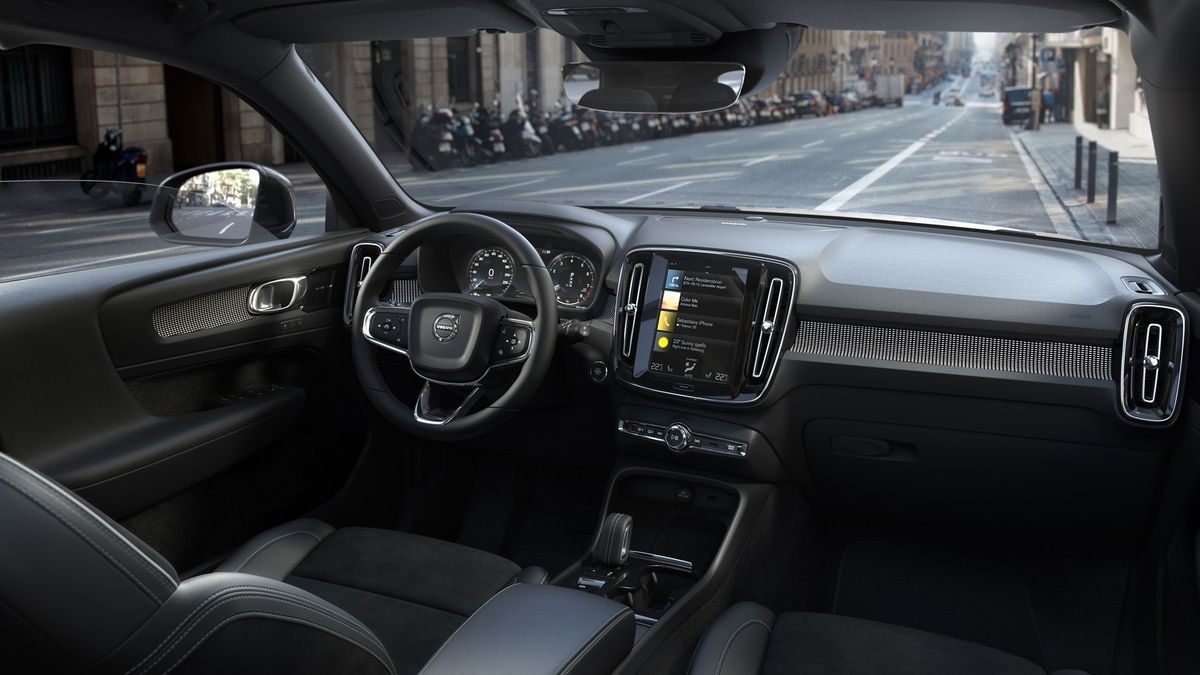 Không gian nội thất Volvo XC40 2022 cũng khá tương đồng các đàn anh
