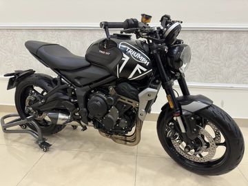 Triumph Trident 660 2023 màu đen nhám bạc