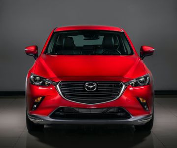 Phần đầu Mazda CX-3 nổi bật với lứoi tản nhiệt cỡ lớn đặc trưng