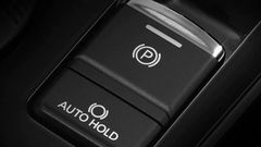 Liền kề là hệ thống phanh tay điện tử thông minh, kết hợp khéo léo giữa tính tiện ích và khả năng an toàn