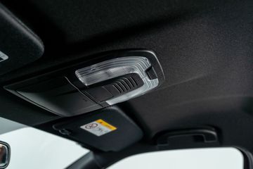 Đèn nội thất gắn trên trần xe