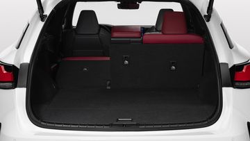 Dung tích khoang hành lý tiêu chuẩn của Lexus RX 2023 lên đến 612 lít