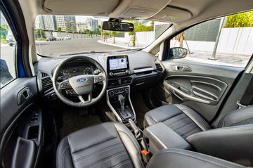 Khôn gian cabin EcoSport đậm chất thực dụng, đơn giản và gọn gàng