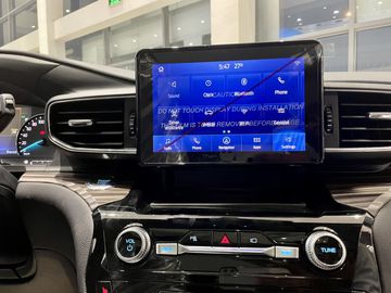 Ford Explorer 2023 sử dụng màn hình cảm 8 inch
