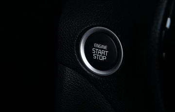 Nút bấm khởi động start/stop ở vị trí tài xế