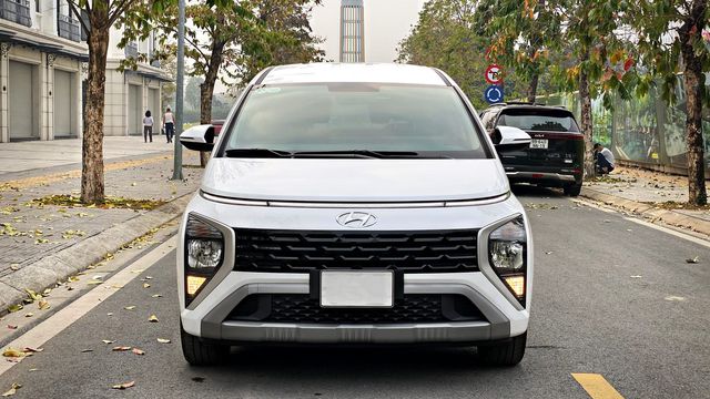 Đánh giá Hyundai Stargazer 2024: Ngoại hình mới lạ, trang bị nội thất hiện đại, giá xe hợp lý Hyundai-stargazer-2024-4--182519