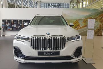 BMW X7 xDrive40i Pure Excellence 2023 được đánh giá cao với ngoại hình mới mẻ, dày dặn và đầy khỏe khoắn