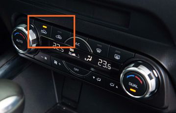 Nút chuyển chế độ lấy gió trong và lấy gió ngoài trên hệ thống điều hòa