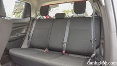 Hàng ghế thứ hai thiếu bệ tỳ tay