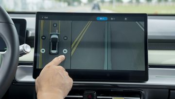 AION Y Plus 2025 cũng  rang bị đầy đủ các trang bị an toàn tiên tiến như camera toàn cảnh 360 độ