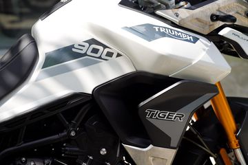 Chất liệu hợp kim nhôm ở khung sườn giúp giảm trọng lượng của Tiger 900 Rally Pro