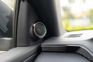 Hệ thống loa cao cấp Pioneer được trang bị trên Yaris Cross HEV