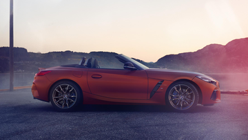 Một đặc trưng của mẫu Roadster BMW Z4 là vị trí người lái được đặt lùi sâu gần sát với bánh sau. 