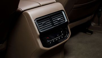 Volkswagen Viloran 2024 kh&aacute; tinh tế khi trang bị hệ thống điều h&ograve;a nhiệt độ tự động 3 v&ugrave;ng độc lập