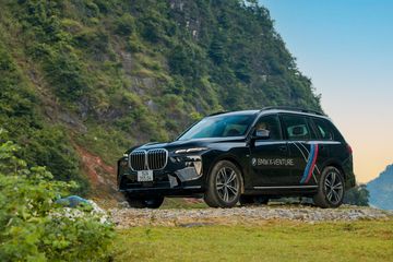 Phần hông xe trên BMW X7 LCI 2024 gần như không có sự thay đổi so với thế hệ tiền nhiệm.