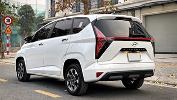 Đuôi xe Hyundai Stargazer 2024 có thiết kế khỏe khoắn, góc cạnh