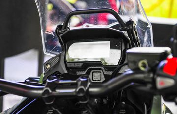 Honda CB500X 2023 vẫn giữ nguyên màn hình đồng hồ LCD âm bản