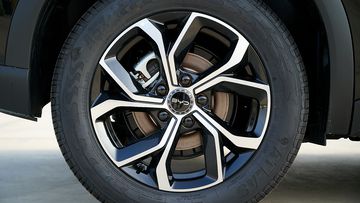 BYD Atto 3 trang bị la-zăng hợp kim với thiết kế giảm lực cản gió nhưng vẫn rất bắt mắt