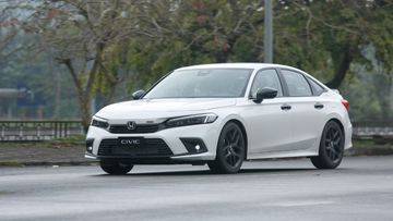 Honda Civic là thế hệ thứ 11 với vẻ ngoài chững chạc cùng khoang lái cao cấp, đầy đủ tiện nghi