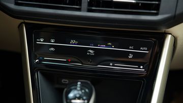 Volkswagen Virtus 2023 trang bị điều hòa tự động Climatronic điều khiển bằng cảm ứng vừa đủ dùng