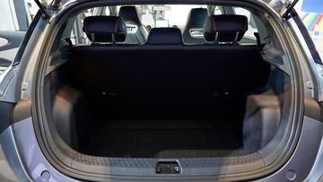Dung tích khoang hành lý BYD Dolphin 2024 lên tới 345 lít, khá lớn với một chiếc hatchback cỡ B