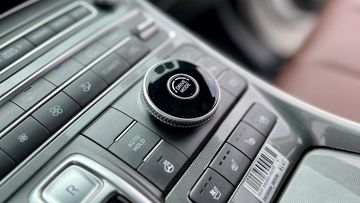 Hyundai SantaFe 2024 được trang bị tiêu chuẩn hệ thống Drive Mode với 4 chế độ lái: Eco - Comfort - Sport - Smart