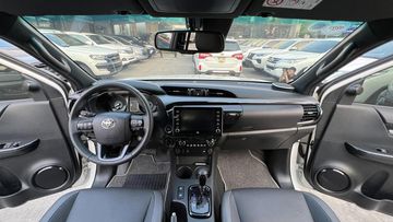 Toyota Hilux 2023 có khoang nội thất với thiết kế sang trọng