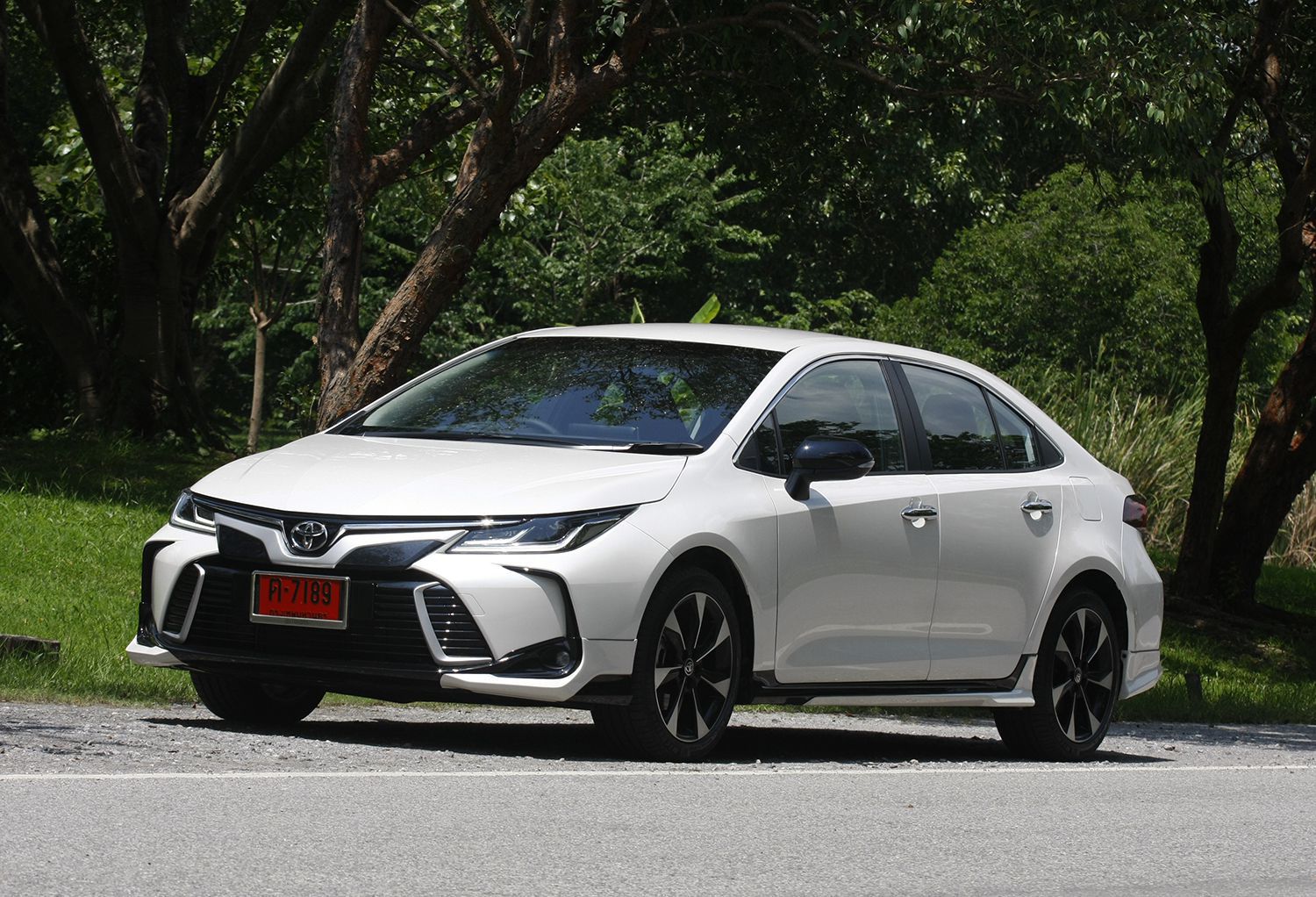 Đánh giá sơ bộ xe Toyota Corolla Altis 1.8 GR Sport 2019