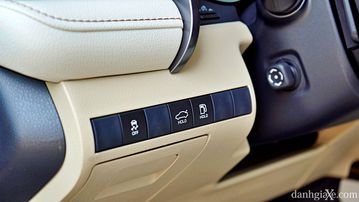 So sánh nhanh Toyota Camry 2020 và VinFast LUX A2.0 2020 27 toyota camry 2020 danhgiaxe 43 011517