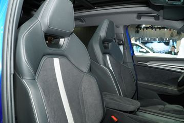 Khoang nội thất Skoda Kodiaq 2025 hiện đại hơn khi sử dụng khá nhiều chất liệu tái tạo