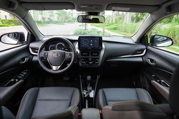 Khoang cabin của TOYOTA VIOS 2024 2024 vẫn giữ đúng triết lý đơn giản và thực dụng.
