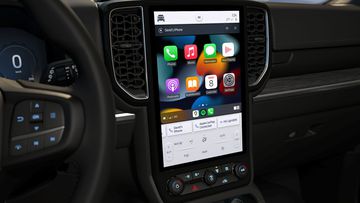 Bên cạnh khả năng chỉnh điều hoà trên màn hình cảm ứng, Ford vẫn giữ lại hệ thống nút cơ học để khách hàng dễ dàng sử dụng.