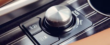 Từng chi tiết trên Lexus RX300 2024 đều được chăm chút với những vật liệu cao cấp